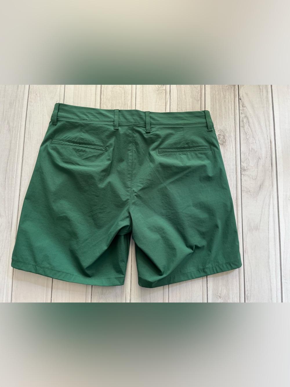 New Men’s J. Crew green 7” tech golf performance short. Size 31” - Picture 7 of 14